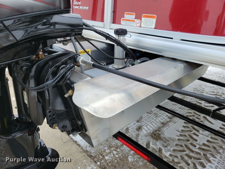 image for item NB9814 2019 Sun Tracker Fishin Barge 20 DLX pontoon boat