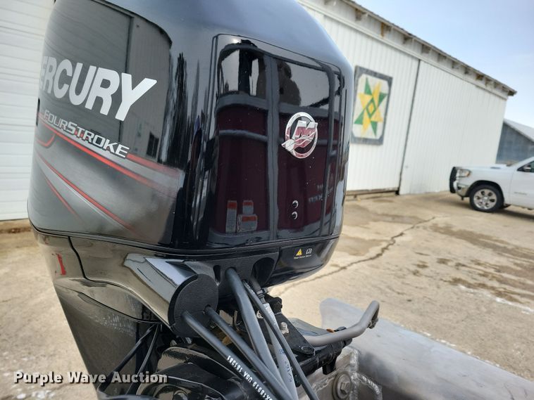 image for item NB9814 2019 Sun Tracker Fishin Barge 20 DLX pontoon boat