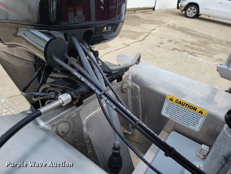 image for item NB9814 2019 Sun Tracker Fishin Barge 20 DLX pontoon boat