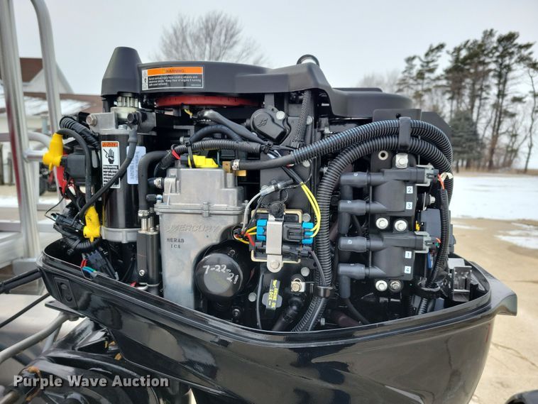 image for item NB9814 2019 Sun Tracker Fishin Barge 20 DLX pontoon boat