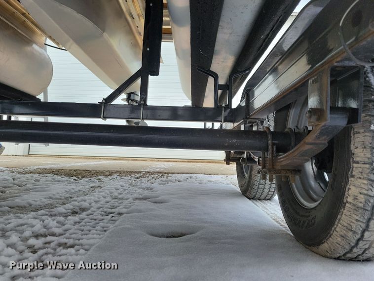 image for item NB9814 2019 Sun Tracker Fishin Barge 20 DLX pontoon boat