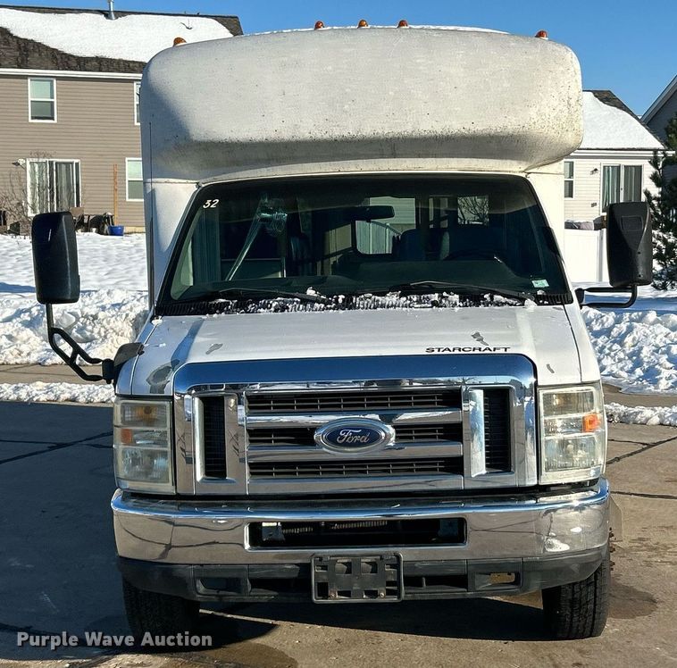 image for item NJ9741 2009 Ford E350 Super Duty shuttle bus