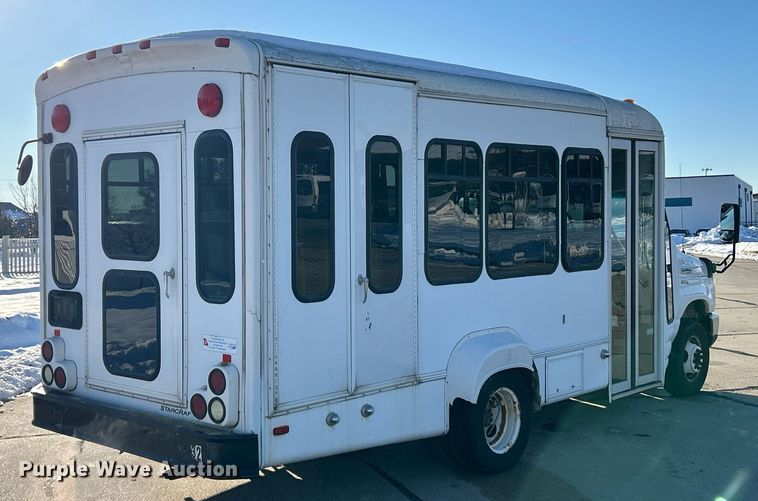 image for item NJ9741 2009 Ford E350 Super Duty shuttle bus
