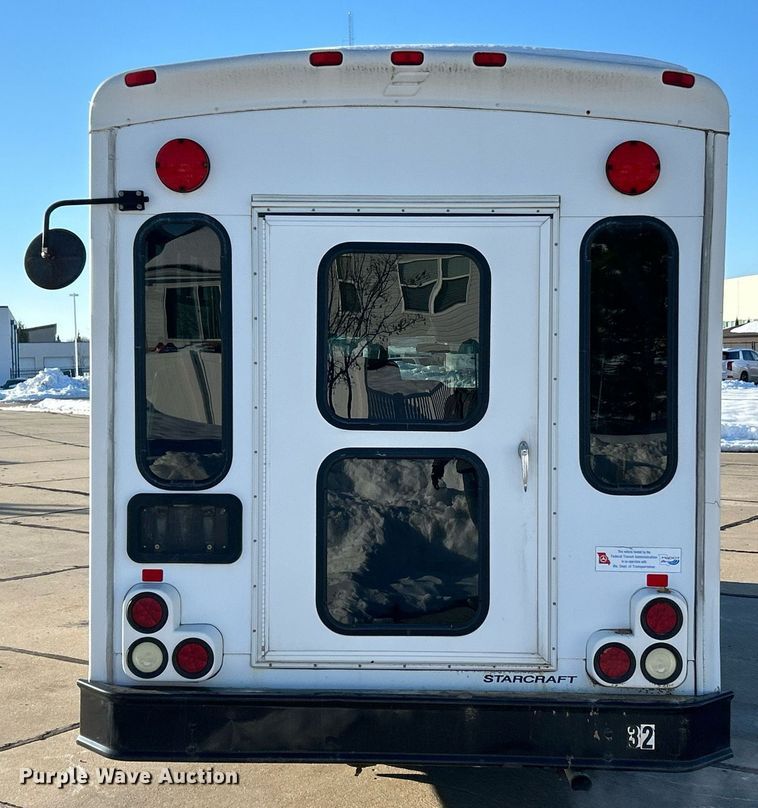 image for item NJ9741 2009 Ford E350 Super Duty shuttle bus