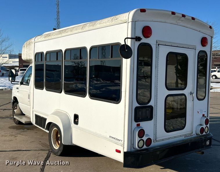 image for item NJ9741 2009 Ford E350 Super Duty shuttle bus