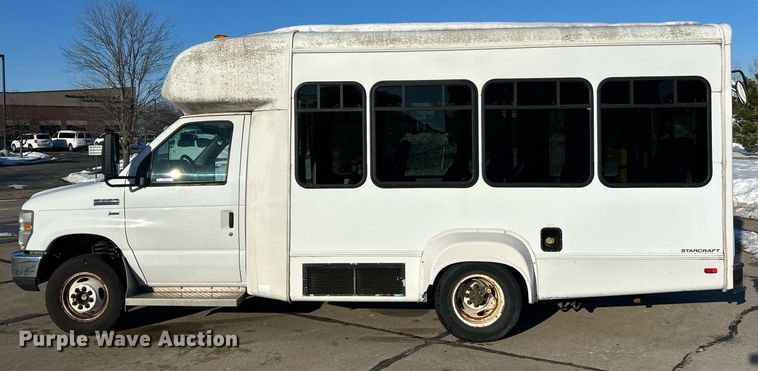 image for item NJ9741 2009 Ford E350 Super Duty shuttle bus