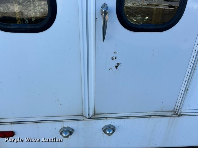 image for item NJ9741 2009 Ford E350 Super Duty shuttle bus