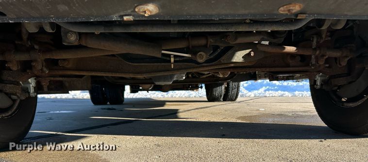 image for item NJ9741 2009 Ford E350 Super Duty shuttle bus