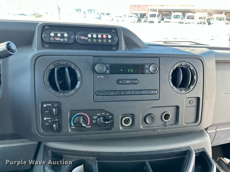 image for item NJ9741 2009 Ford E350 Super Duty shuttle bus