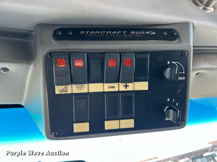 image for item NJ9741 2009 Ford E350 Super Duty shuttle bus