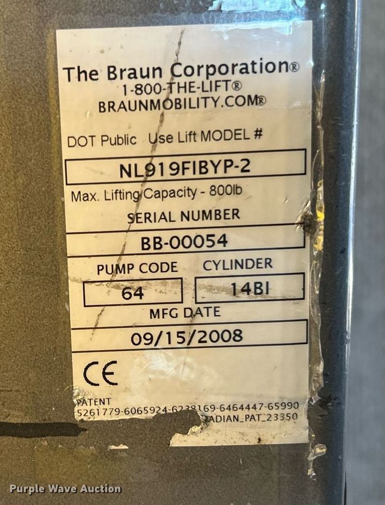 image for item NJ9741 2009 Ford E350 Super Duty shuttle bus