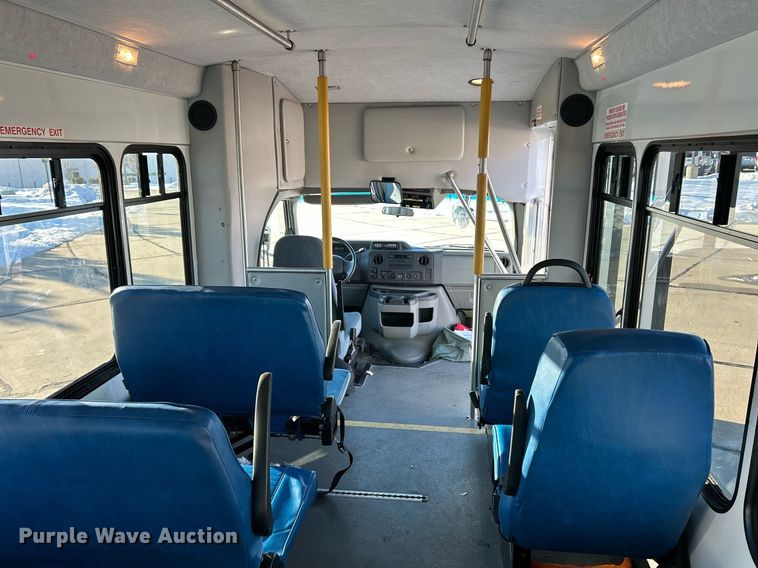 image for item NJ9741 2009 Ford E350 Super Duty shuttle bus