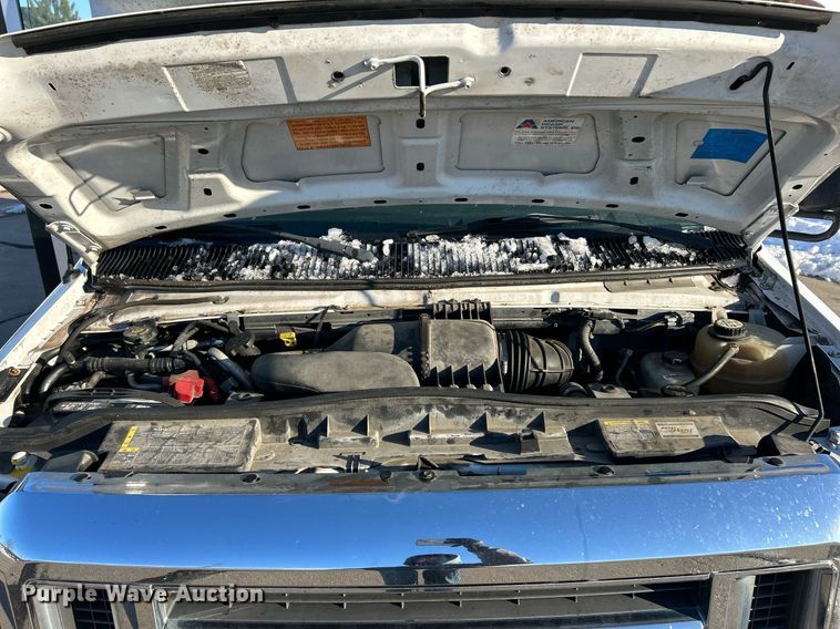 image for item NJ9741 2009 Ford E350 Super Duty shuttle bus