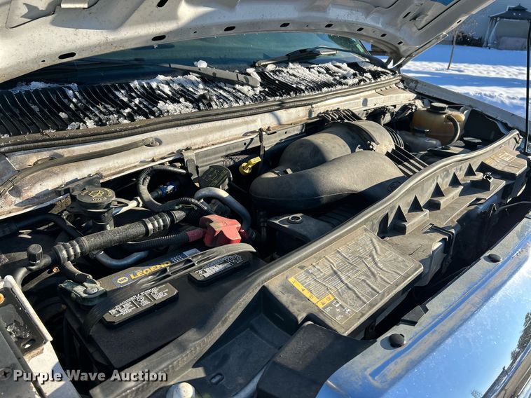 image for item NJ9741 2009 Ford E350 Super Duty shuttle bus