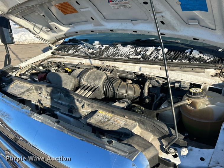 image for item NJ9741 2009 Ford E350 Super Duty shuttle bus