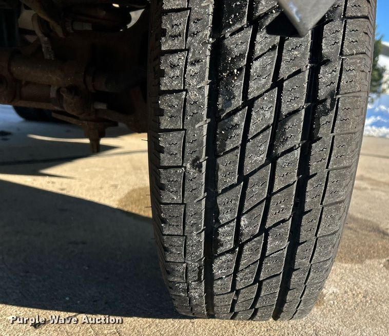 image for item NJ9741 2009 Ford E350 Super Duty shuttle bus