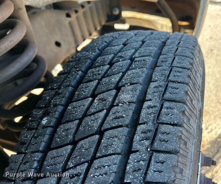 image for item NJ9741 2009 Ford E350 Super Duty shuttle bus