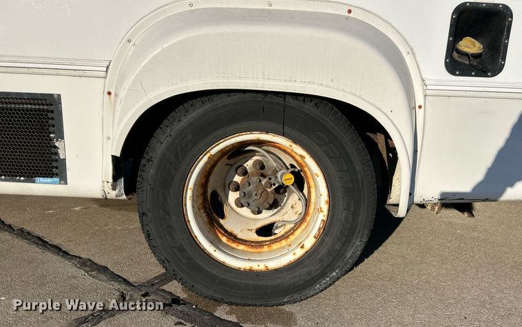 image for item NJ9741 2009 Ford E350 Super Duty shuttle bus