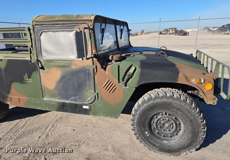 image for item YA0331 1985 AM General M998 HMMWV 