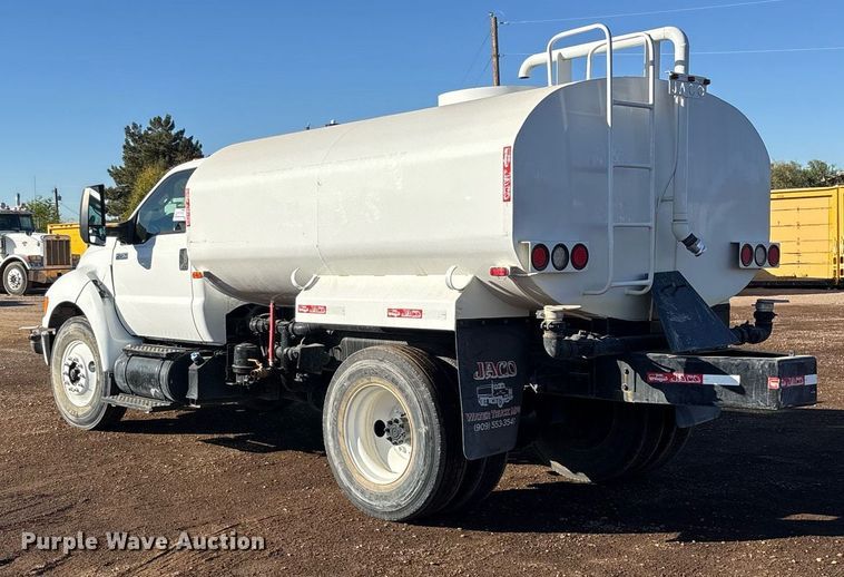 image for item DH8646 2015 Ford F750  water truck