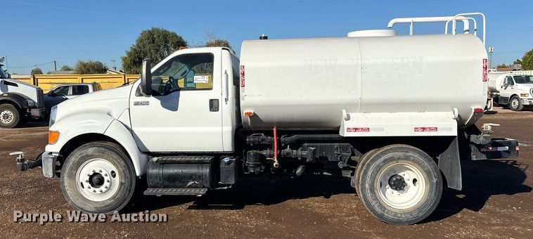 image for item DH8646 2015 Ford F750  water truck