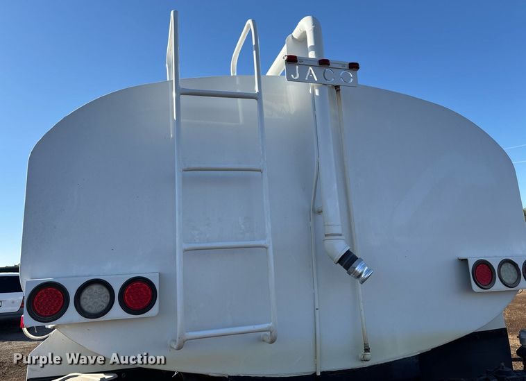 image for item DH8646 2015 Ford F750  water truck