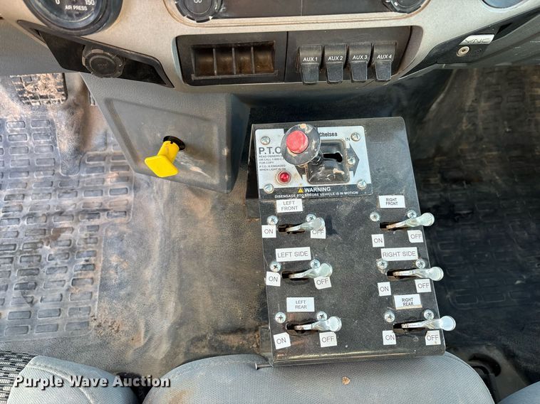 image for item DH8646 2015 Ford F750  water truck