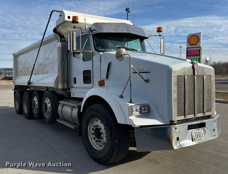 image for item DH9820 2005 Kenworth T800 dump truck