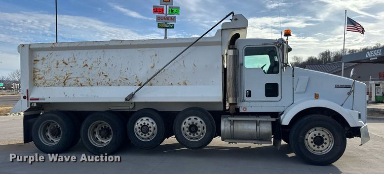 image for item DH9820 2005 Kenworth T800 dump truck