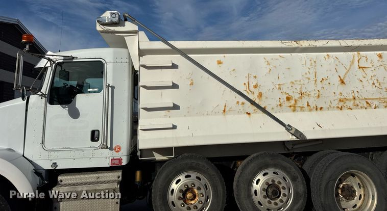 image for item DH9820 2005 Kenworth T800 dump truck