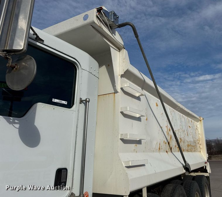 image for item DH9820 2005 Kenworth T800 dump truck