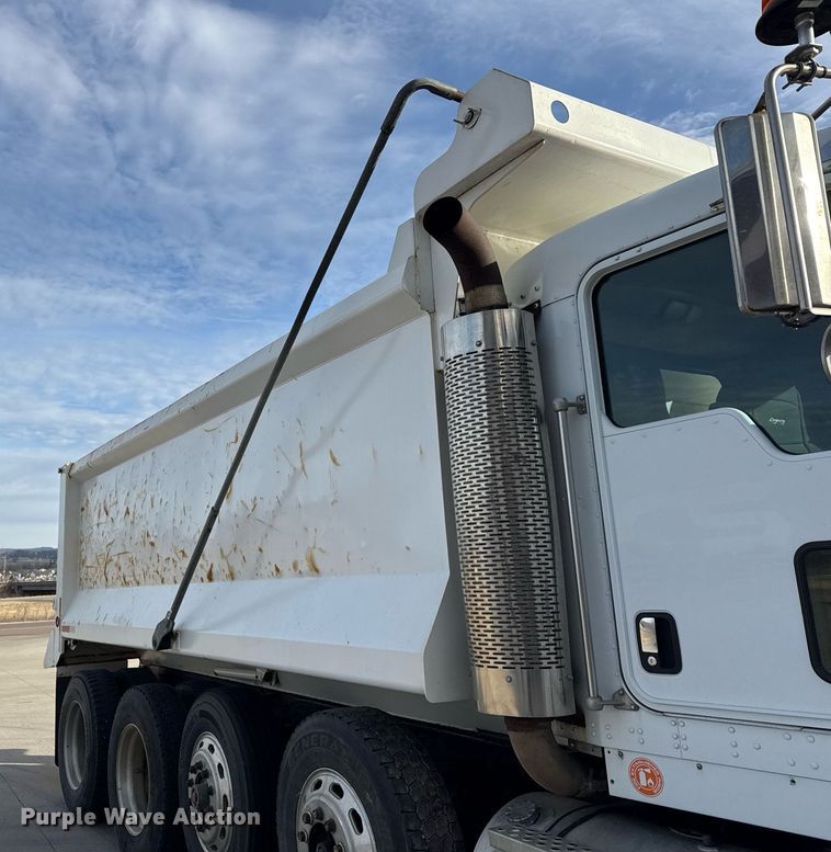 image for item DH9820 2005 Kenworth T800 dump truck