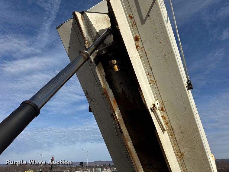 image for item DH9820 2005 Kenworth T800 dump truck