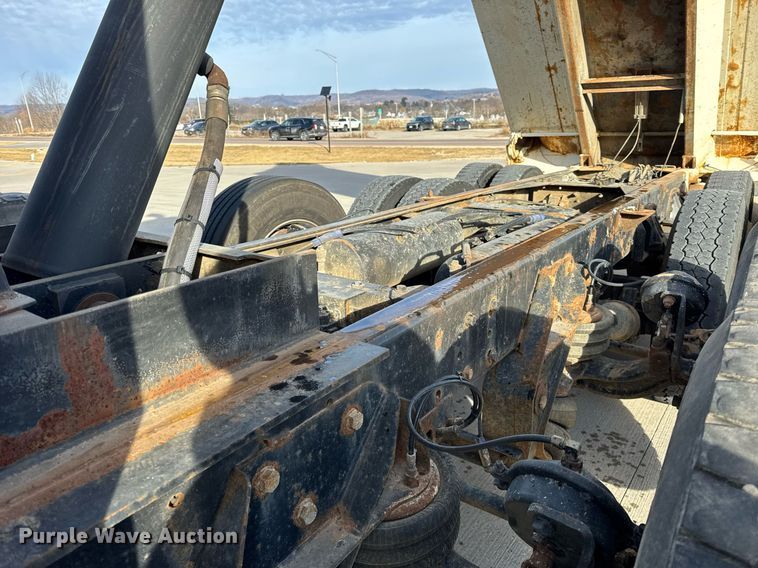 image for item DH9820 2005 Kenworth T800 dump truck