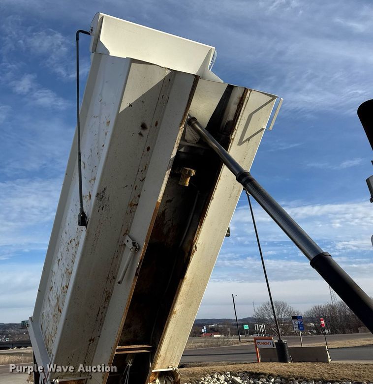 image for item DH9820 2005 Kenworth T800 dump truck