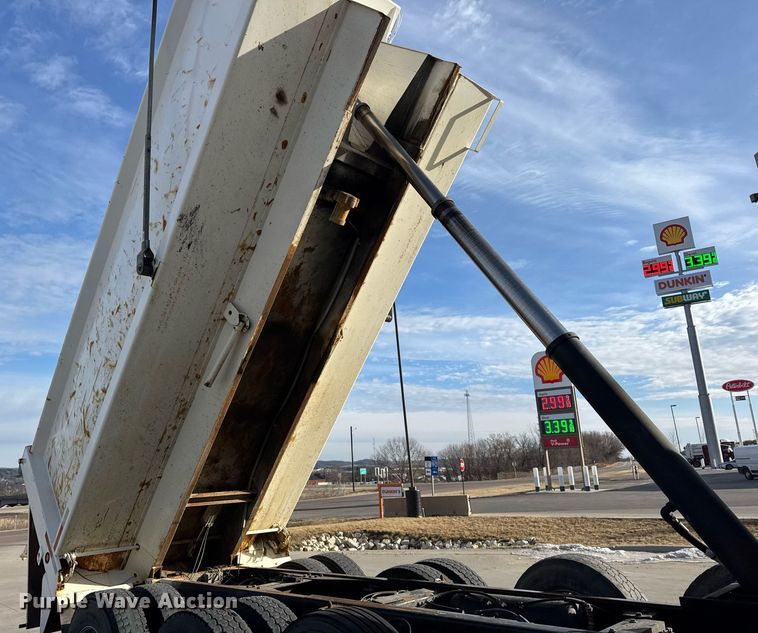 image for item DH9820 2005 Kenworth T800 dump truck