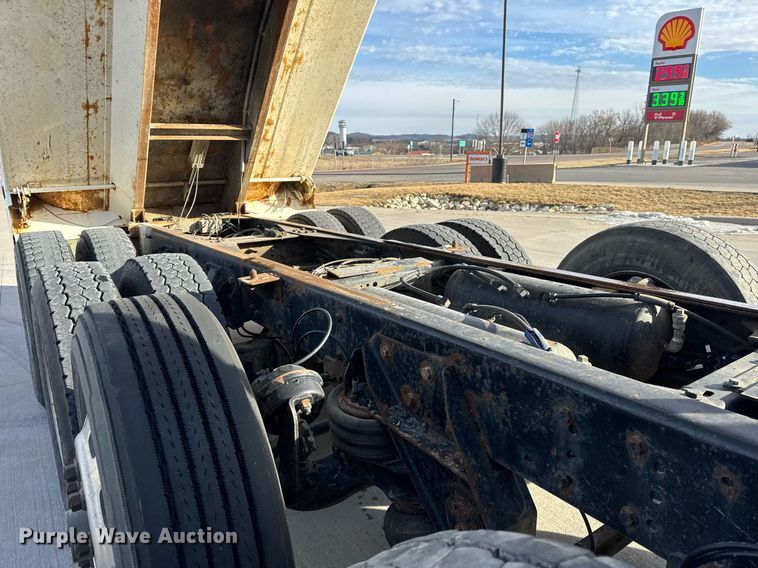 image for item DH9820 2005 Kenworth T800 dump truck