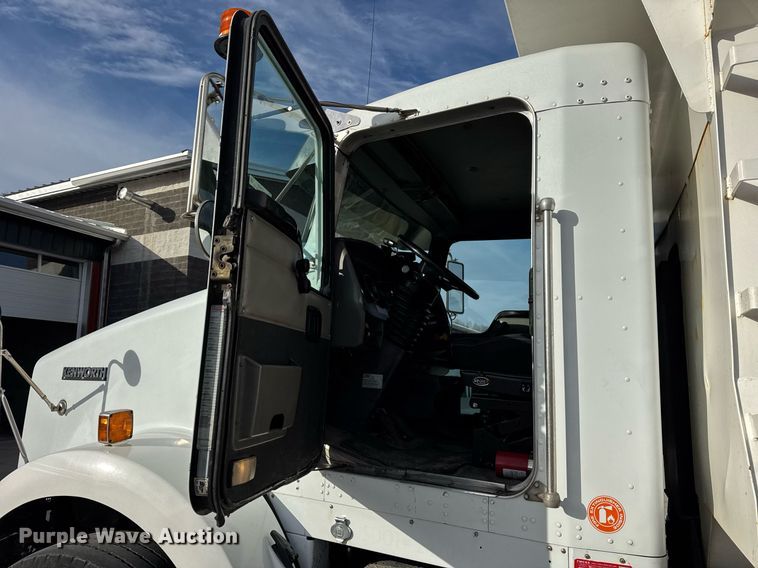 image for item DH9820 2005 Kenworth T800 dump truck