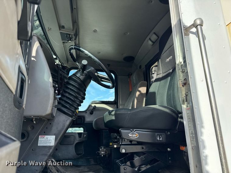 image for item DH9820 2005 Kenworth T800 dump truck