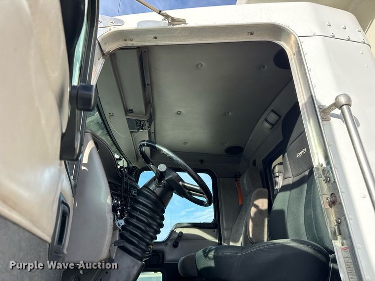 image for item DH9820 2005 Kenworth T800 dump truck