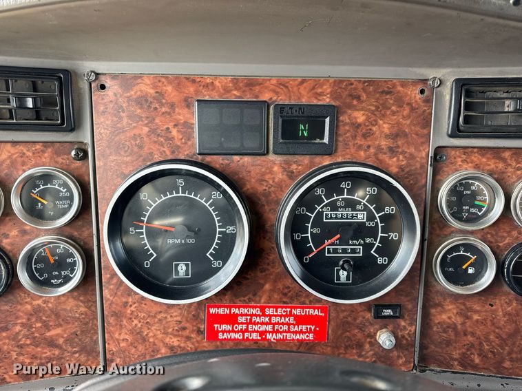 image for item DH9820 2005 Kenworth T800 dump truck