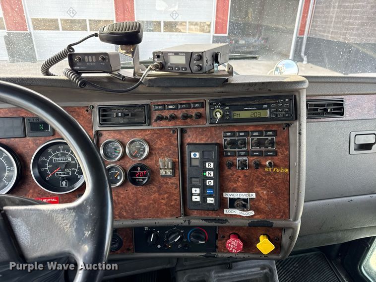 image for item DH9820 2005 Kenworth T800 dump truck