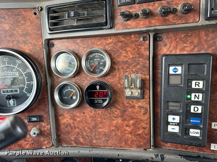 image for item DH9820 2005 Kenworth T800 dump truck