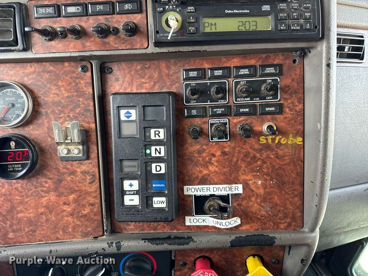 image for item DH9820 2005 Kenworth T800 dump truck