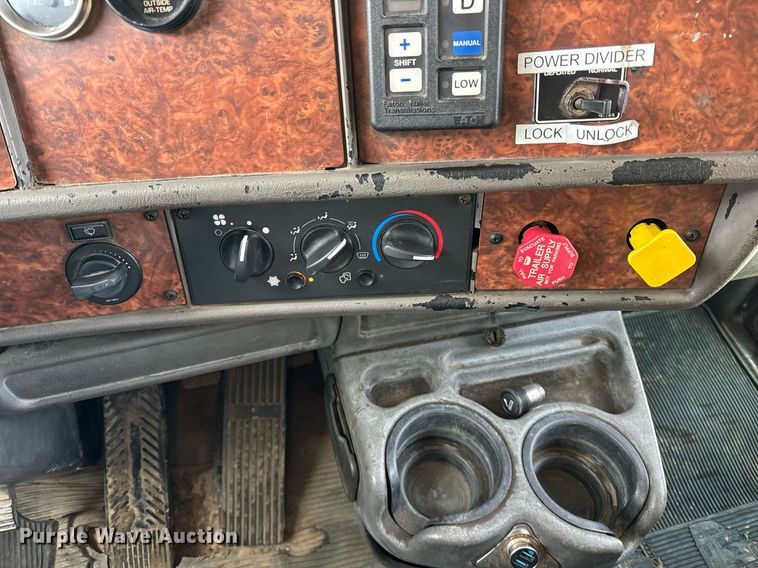 image for item DH9820 2005 Kenworth T800 dump truck