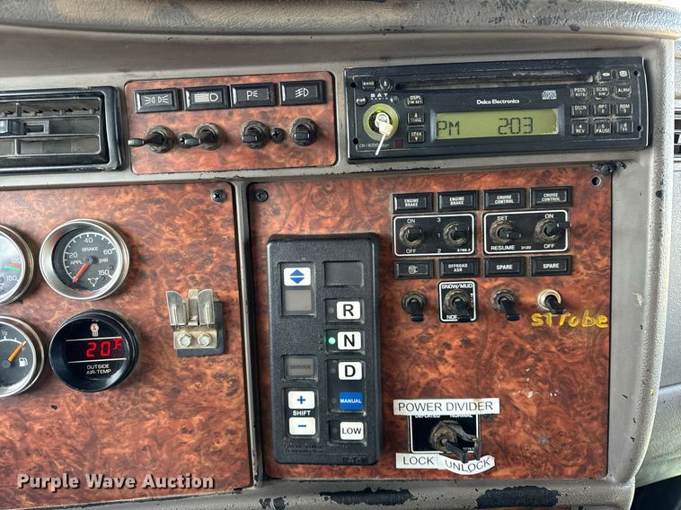 image for item DH9820 2005 Kenworth T800 dump truck