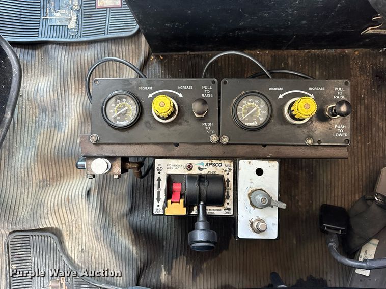 image for item DH9820 2005 Kenworth T800 dump truck