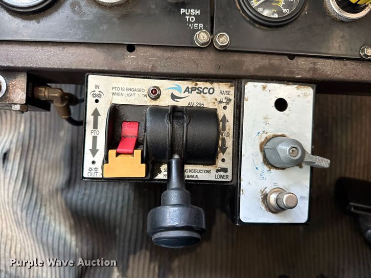 image for item DH9820 2005 Kenworth T800 dump truck