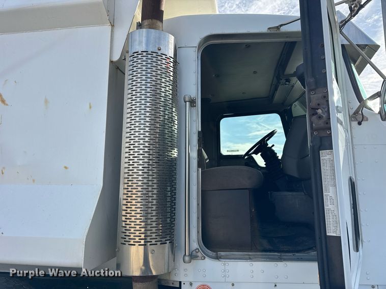 image for item DH9820 2005 Kenworth T800 dump truck