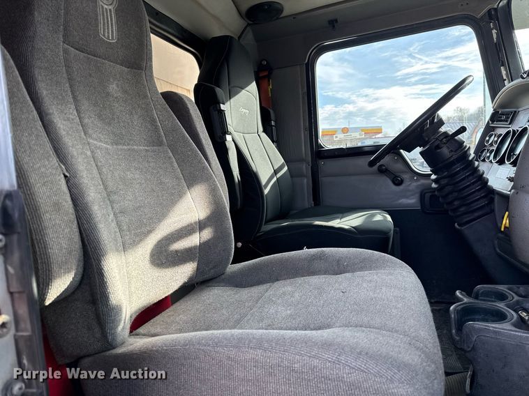 image for item DH9820 2005 Kenworth T800 dump truck